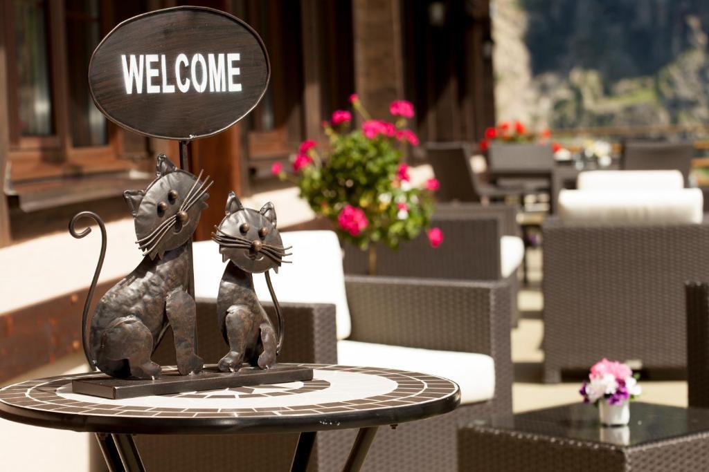 Hotel Aux Mille Etoiles Salvan Экстерьер фото
