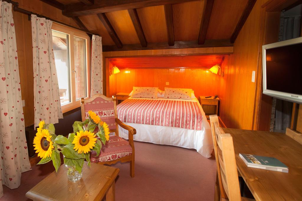 Hotel Aux Mille Etoiles Salvan Экстерьер фото