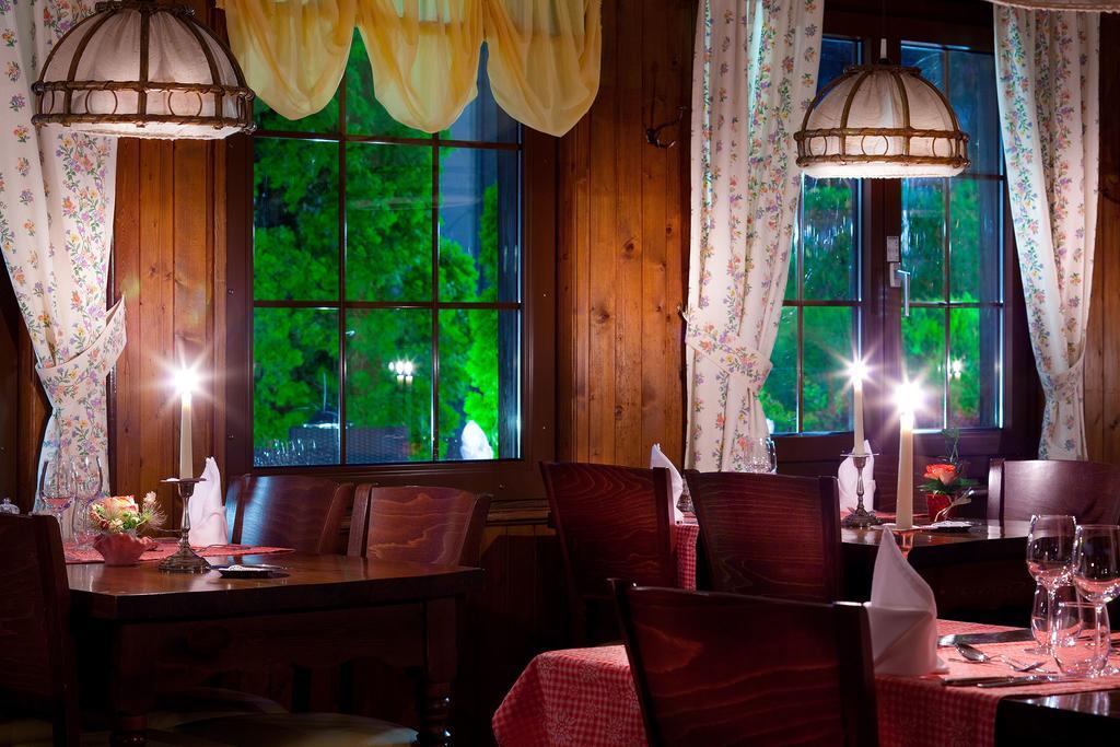 Hotel Aux Mille Etoiles Salvan Экстерьер фото
