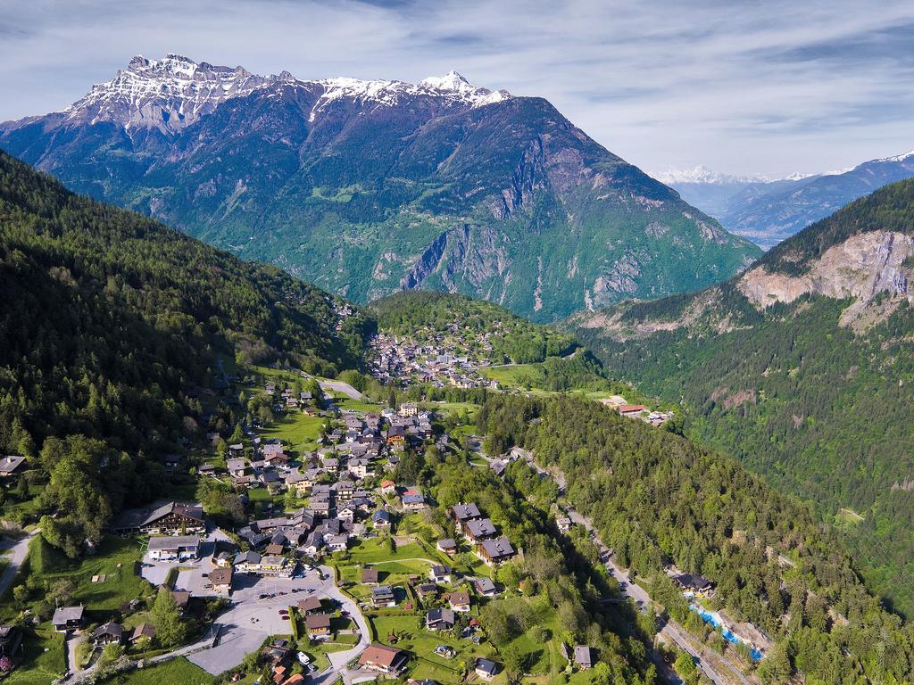 Hotel Aux Mille Etoiles Salvan Экстерьер фото