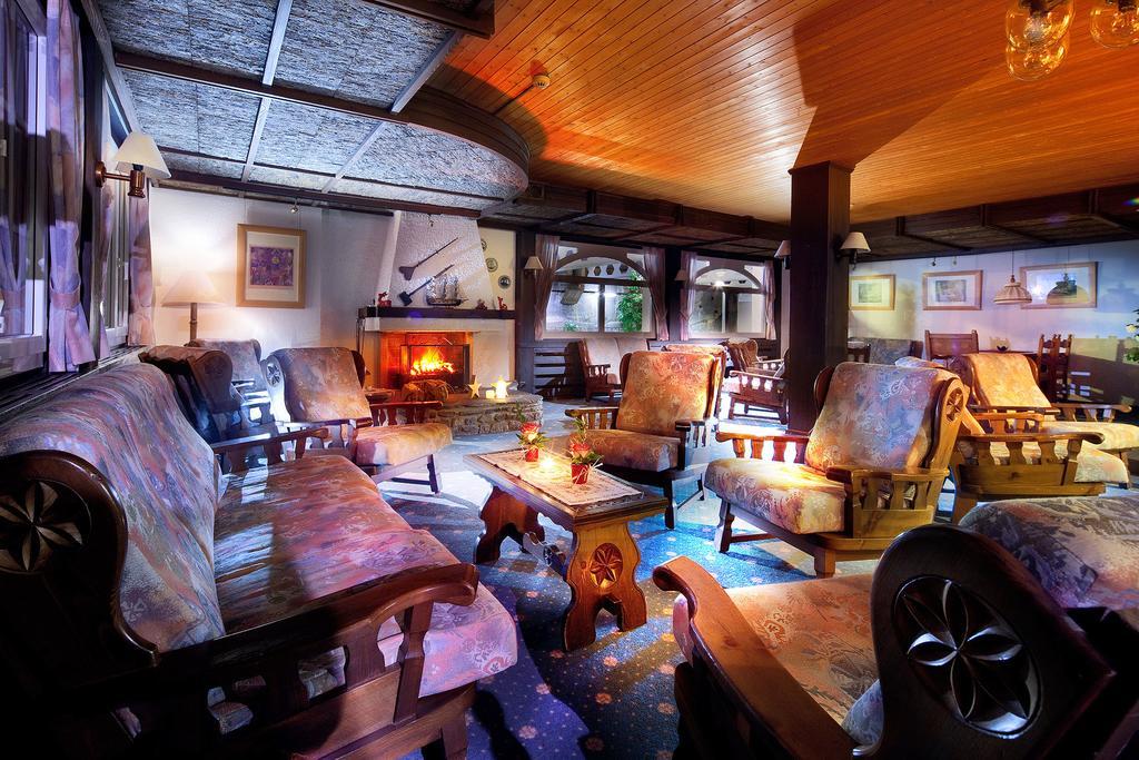 Hotel Aux Mille Etoiles Salvan Экстерьер фото