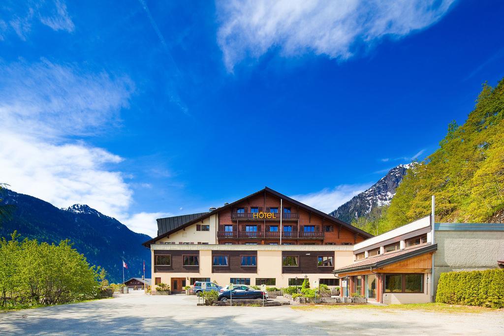 Hotel Aux Mille Etoiles Salvan Экстерьер фото