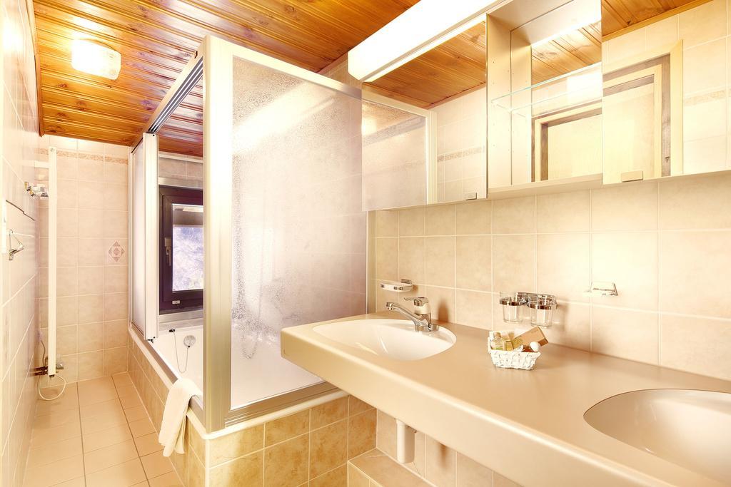 Hotel Aux Mille Etoiles Salvan Экстерьер фото