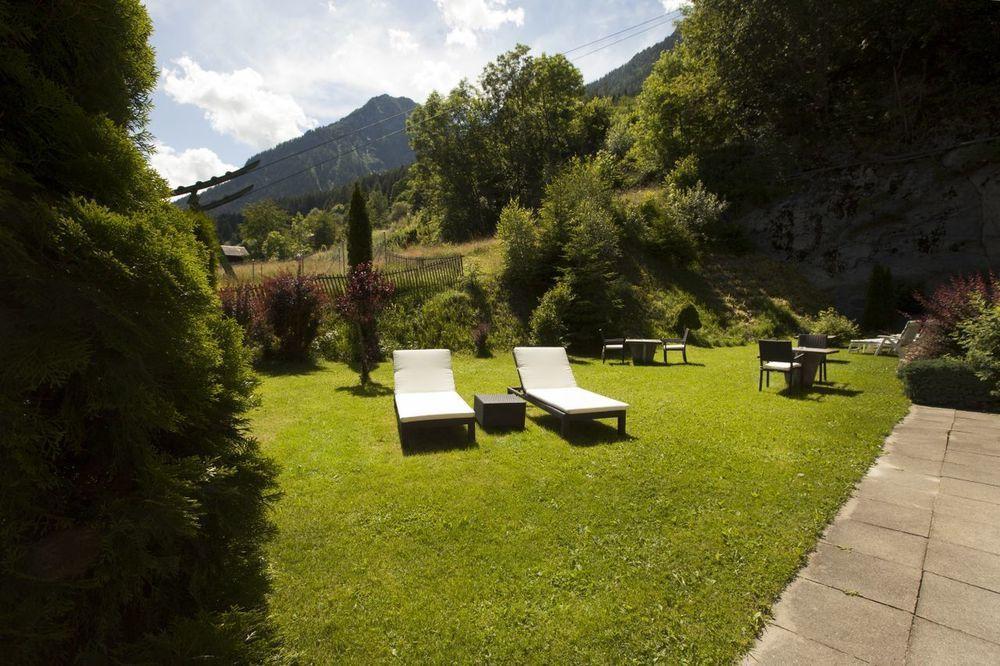 Hotel Aux Mille Etoiles Salvan Экстерьер фото