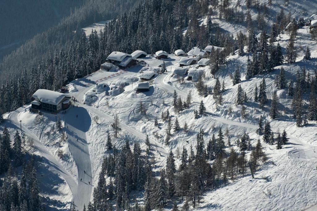 Hotel Aux Mille Etoiles Salvan Экстерьер фото